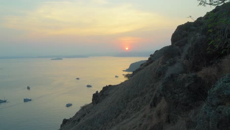 Sonnenuntergang-über-Dem-Meer,-Padar-Oder-Pada-Island