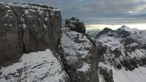 Drone-shot-moving-forwards-next-to-a-steep-cliffside