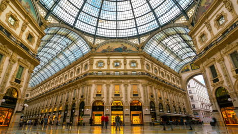 Time-lapse-Galleria-Vittorio-Emanuele-II-in-Milan