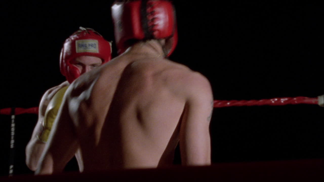 복싱 링에서 싸우는 두 권투 선수 7