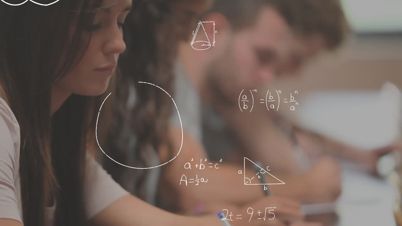 estudiantes que estudian y ecuaciones matemáticas