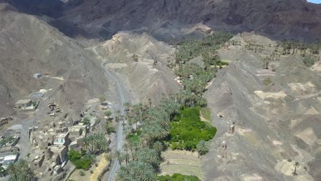 Paisaje-Realmente-Hermoso,-Al-Borde-Del-Desierto-De-Lut