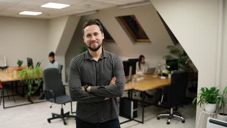 Confident-happy-businessman-looking-at-camera-in-office