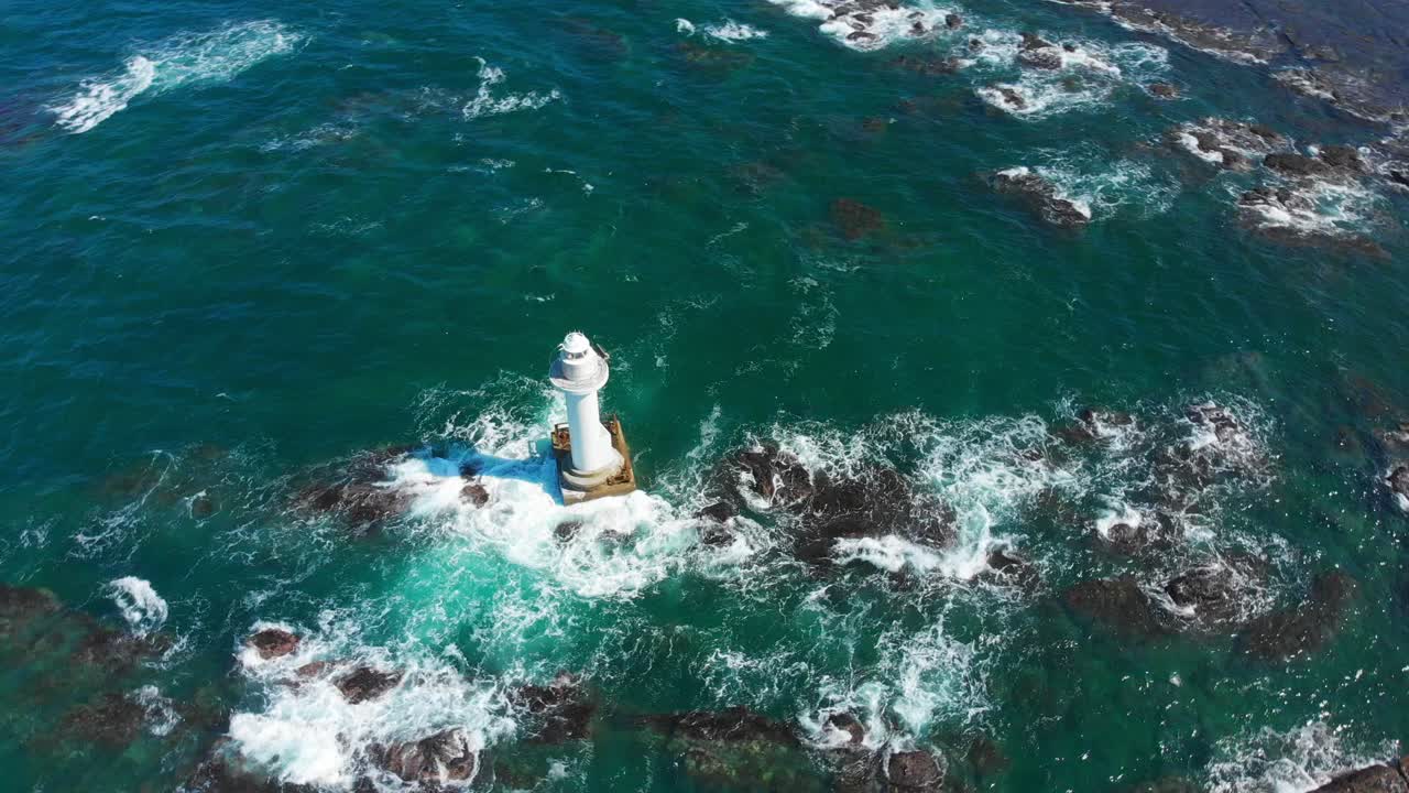 日本沙科坦海邊的燈塔 (圖片來源)