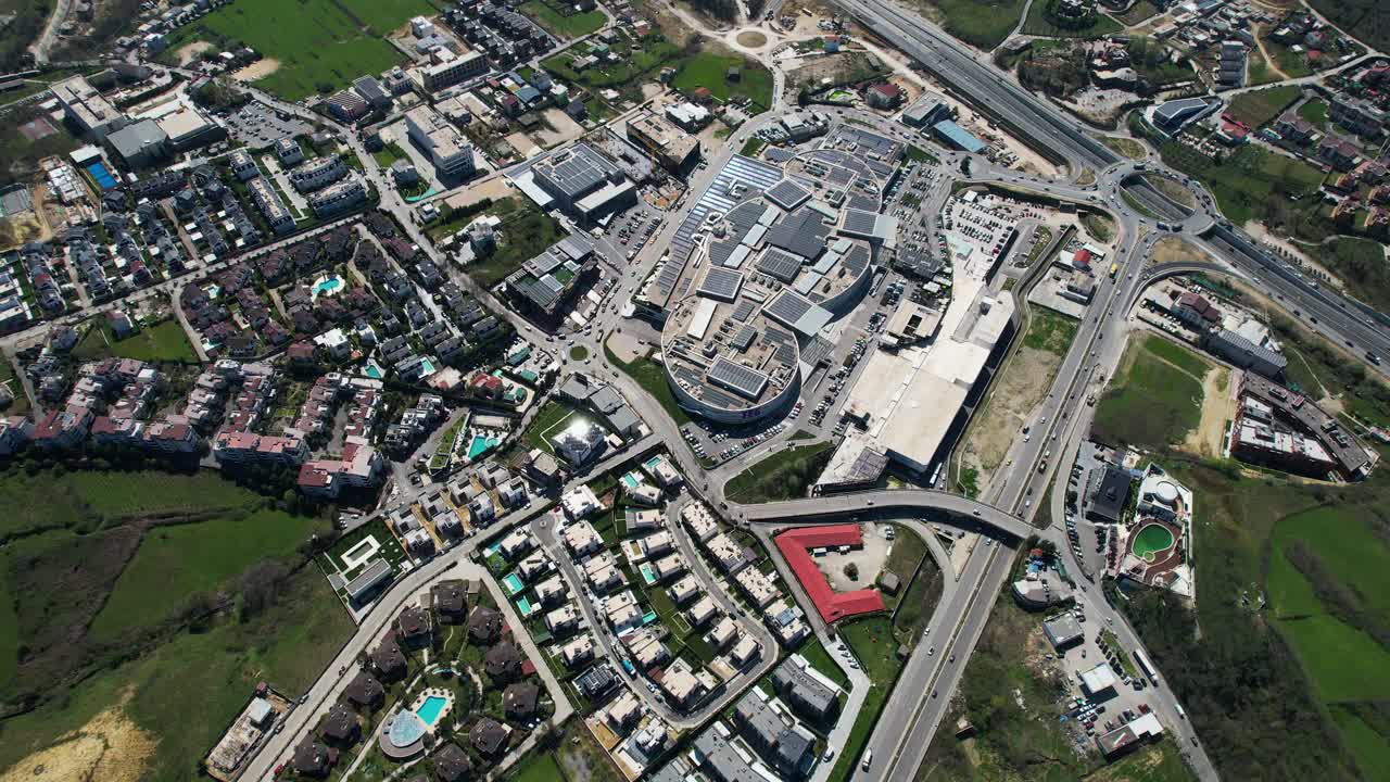 새로운 지역: 알바니아의 수도 티라나 외에 있는 빌라, 플렉스, 상업 센터