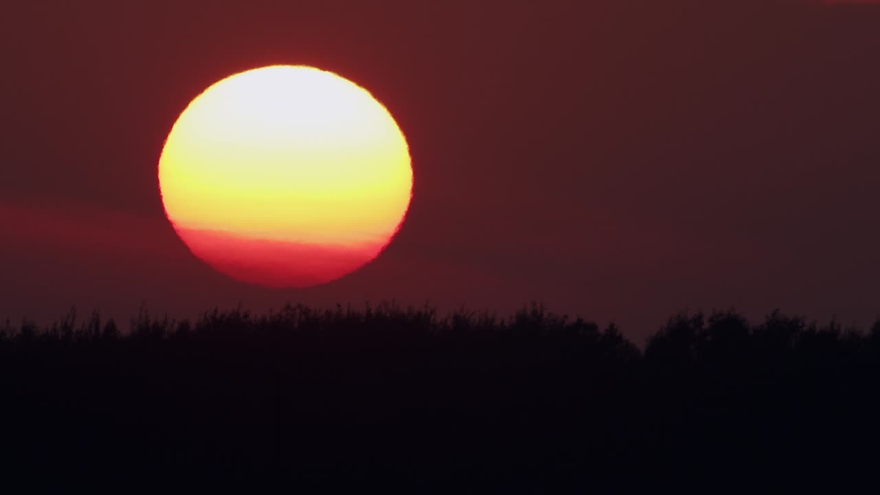 Red sunset closeup time lapse with thin cloud layer