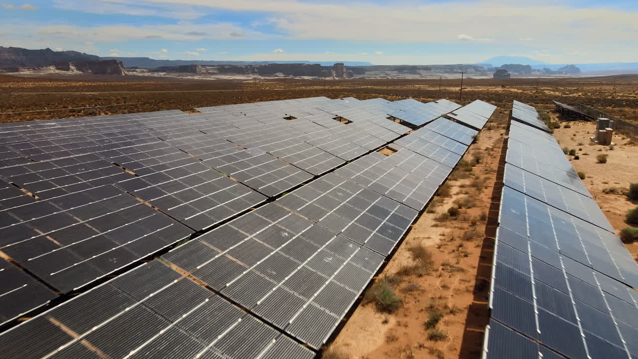 paneles solares en el desierto de utah capturados en impresionantes imágenes aéreas