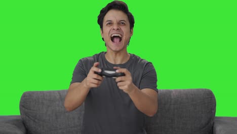 Un-Hombre-Indio-Gana-Un-Partido-En-La-Pantalla-Verde-De-Un-Videojuego.