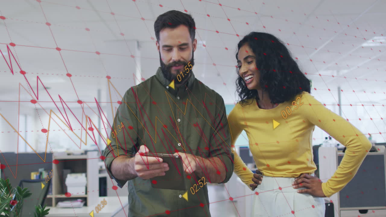 animación del procesamiento de datos sobre diversas personas de negocios en la oficina