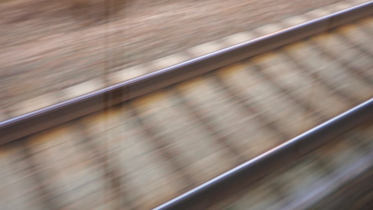 железнодорожная линия движется быстро вид из движущегося поезда 4k видео