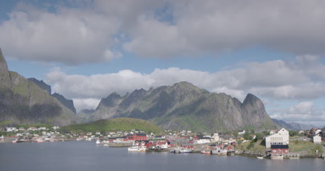 Lofoten-Village-Vid-4K-10