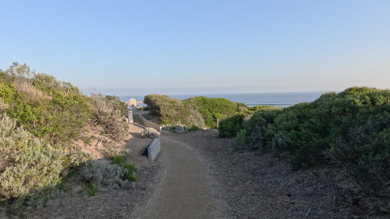 해럴드 홀트 기념관으로 가는 경치 좋은 길