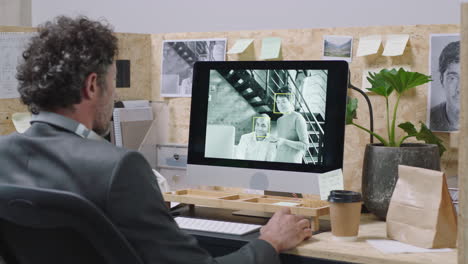 equipo creativo de ingenieros desarrollando tecnología moderna innovadora haciendo lluvia de ideas sobre futuros proyectos de investigación y desarrollo compartiendo ideas colaborando en un lugar de trabajo de oficina ocupado