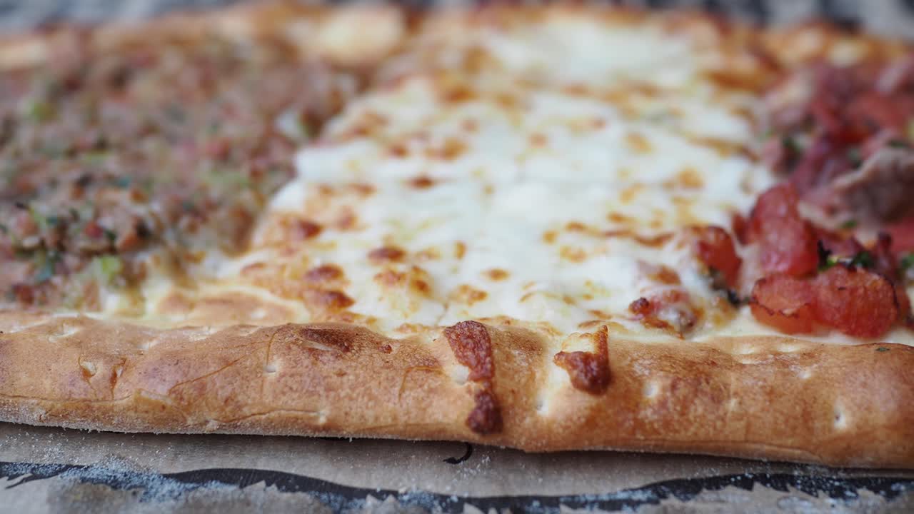 치즈와 고기와 함께 터키 피데