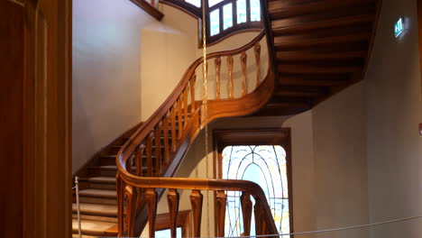 Villa-Majorelle,-Nancy-Desde-El-Interior–-Escalera