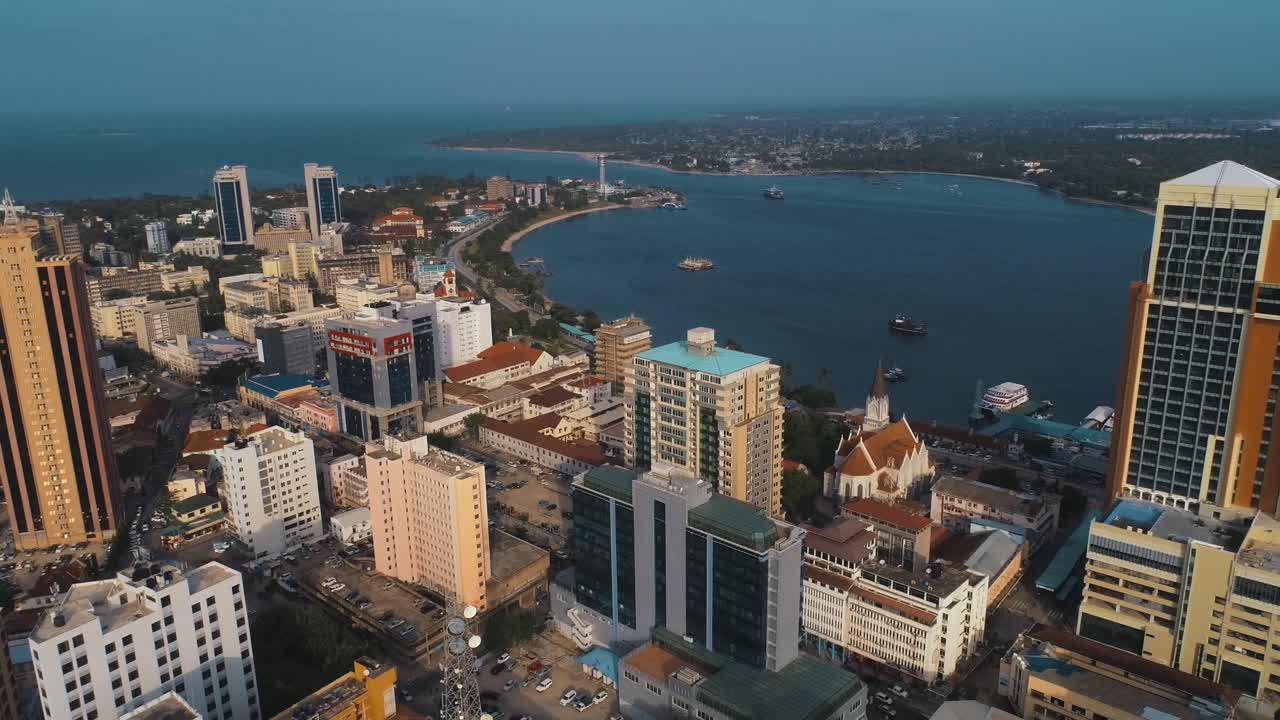 탄자니아의 다르 에스 살람 도시의 조감도