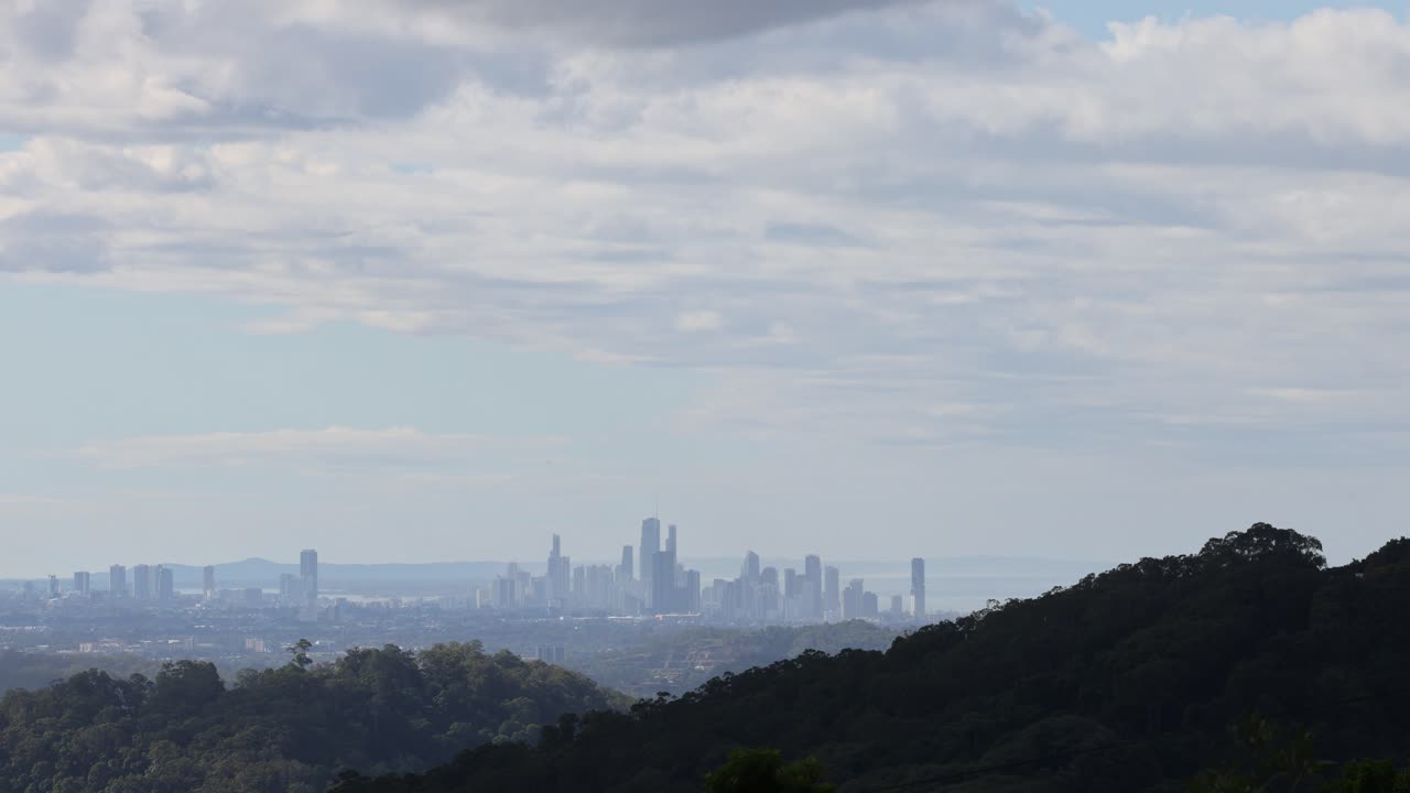 스카이라인 뷰는 9초 동안 미묘하게 변합니다.