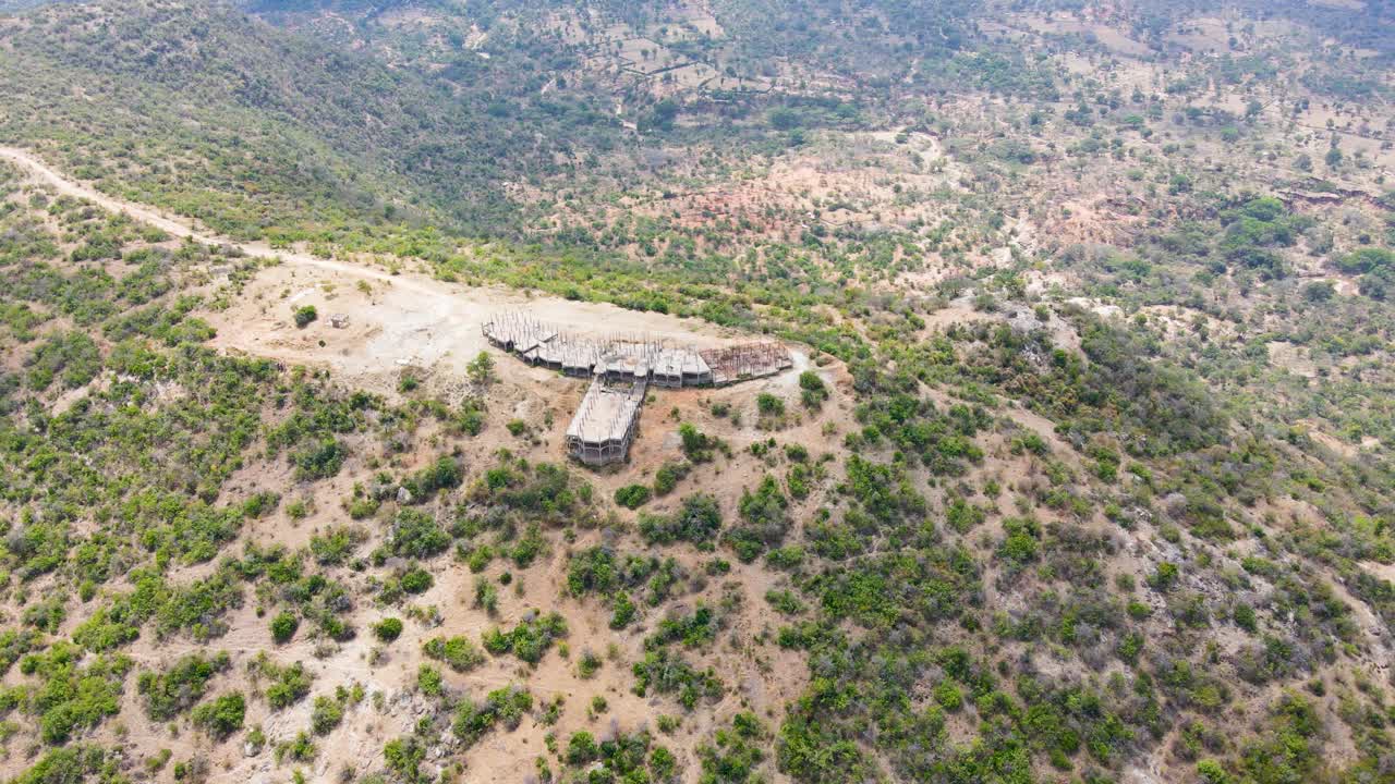 granja tierras agrícolas paisaje rural pueblo rústico del norte de kenia-bosque verde vista aérea y concepto de tecnología ambiental