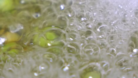 boil green peas in hot water