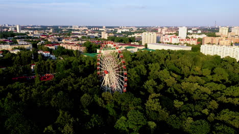 vue aérienne de la roue de la ferris