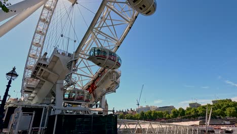 ferris wheel rotating in london, england