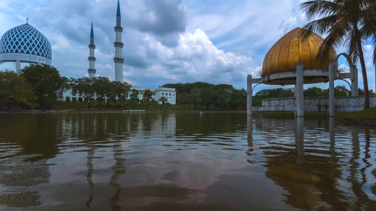 la mezquita azul de shah alam panorámica de lapso de tiempo