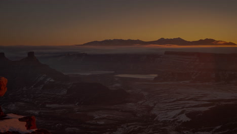 Lapso-De-Tiempo-De-Puesta-De-Sol-De-Invierno-Sobre-El-Valle-Y-El-Horizonte-Del-Parque-Estatal-Dead-Horse,-Utah,-EE.UU.