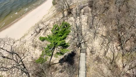 Shoreline-view-from-the-dune-walkway-access-structure