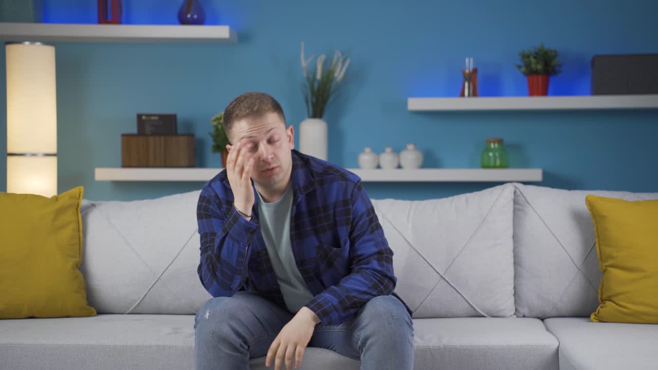 피곤하고 졸린 사람.