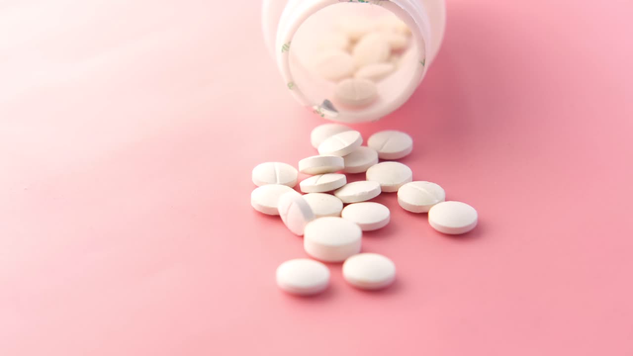 병에서 어진 색 알약