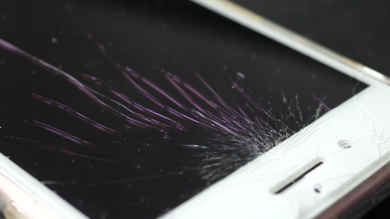 깨진 스마트폰 화면