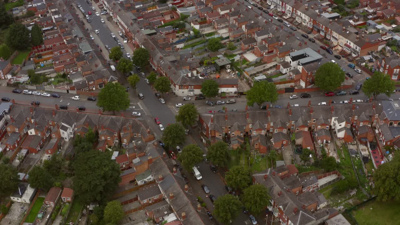 disparo de drones pasando por urbanizaciones de birmingham 01