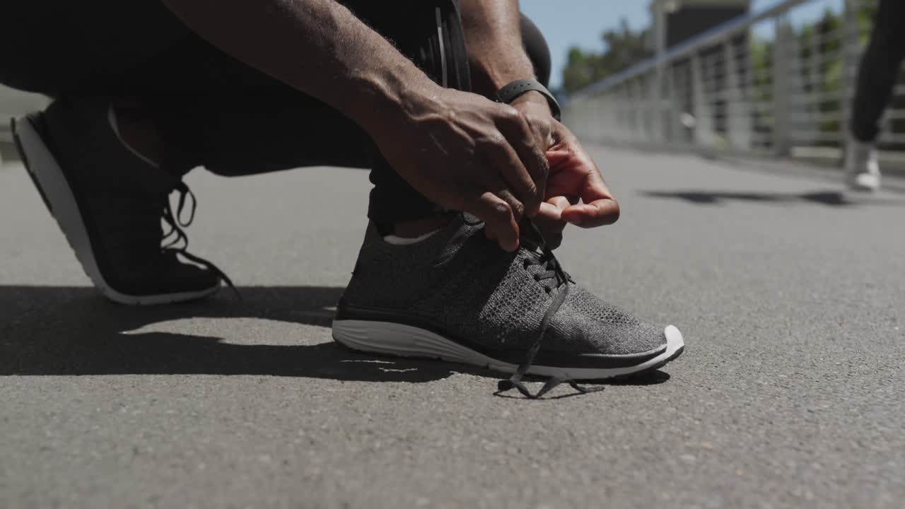 도시 환경에서 운동하는 사람