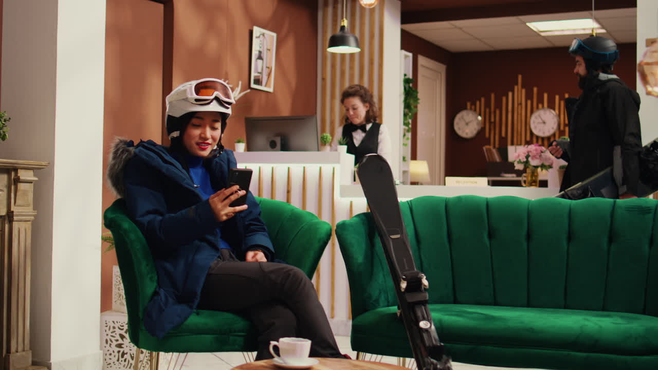 отправка путешественником текстовых сообщений на телефон