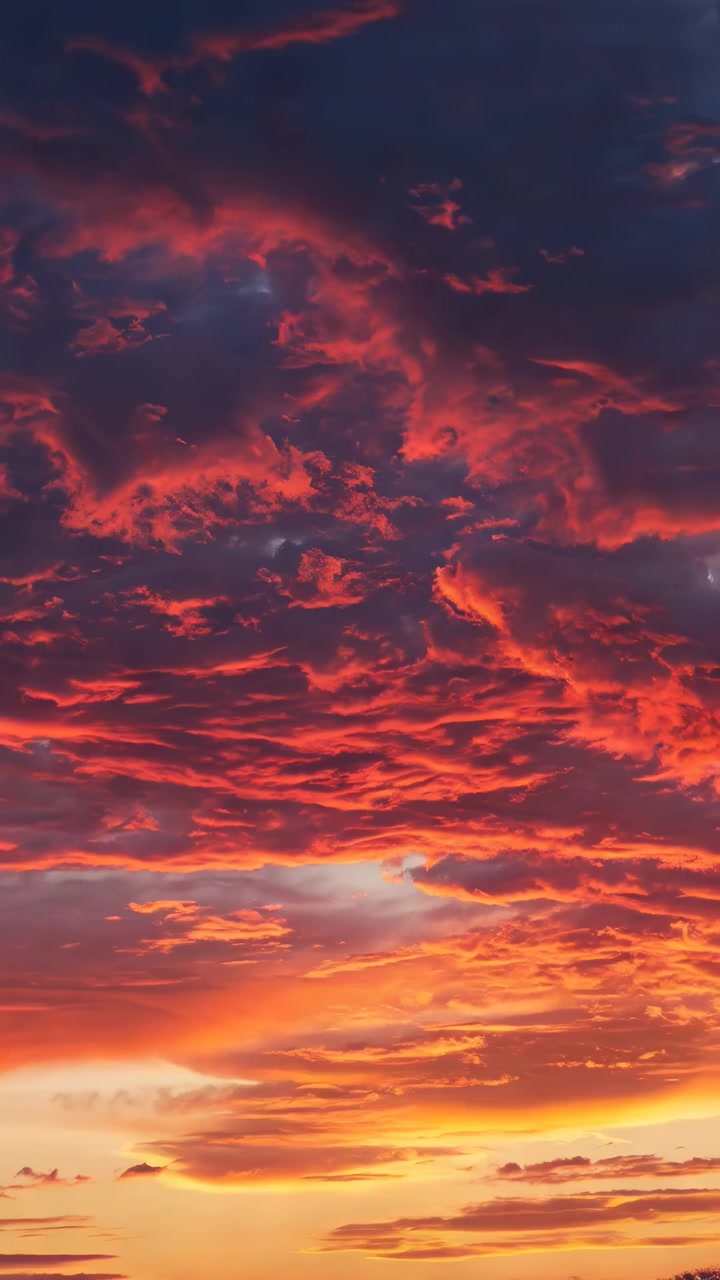 Vibrant Sunset Sky With Dramatic Clouds Over Horizon