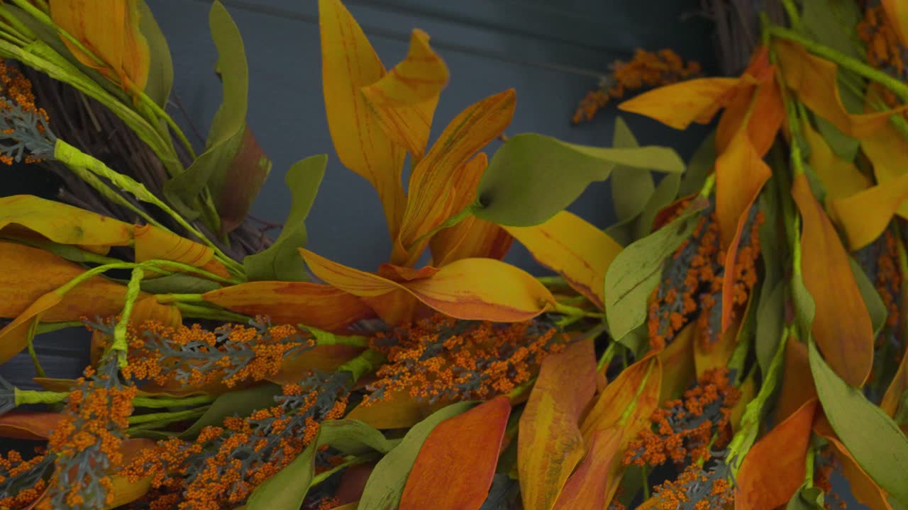 Tilting up to show different elements making up the decoration