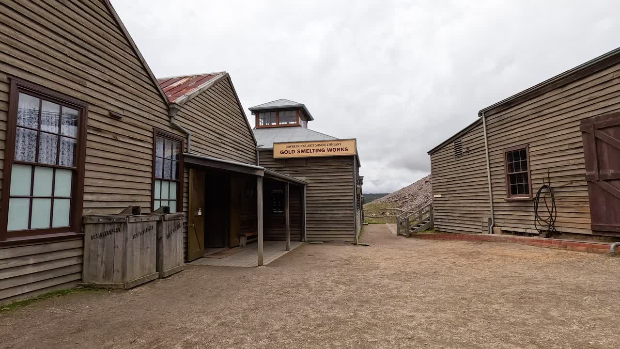 demostración de vertido de oro en la vieja ciudad de ballarat