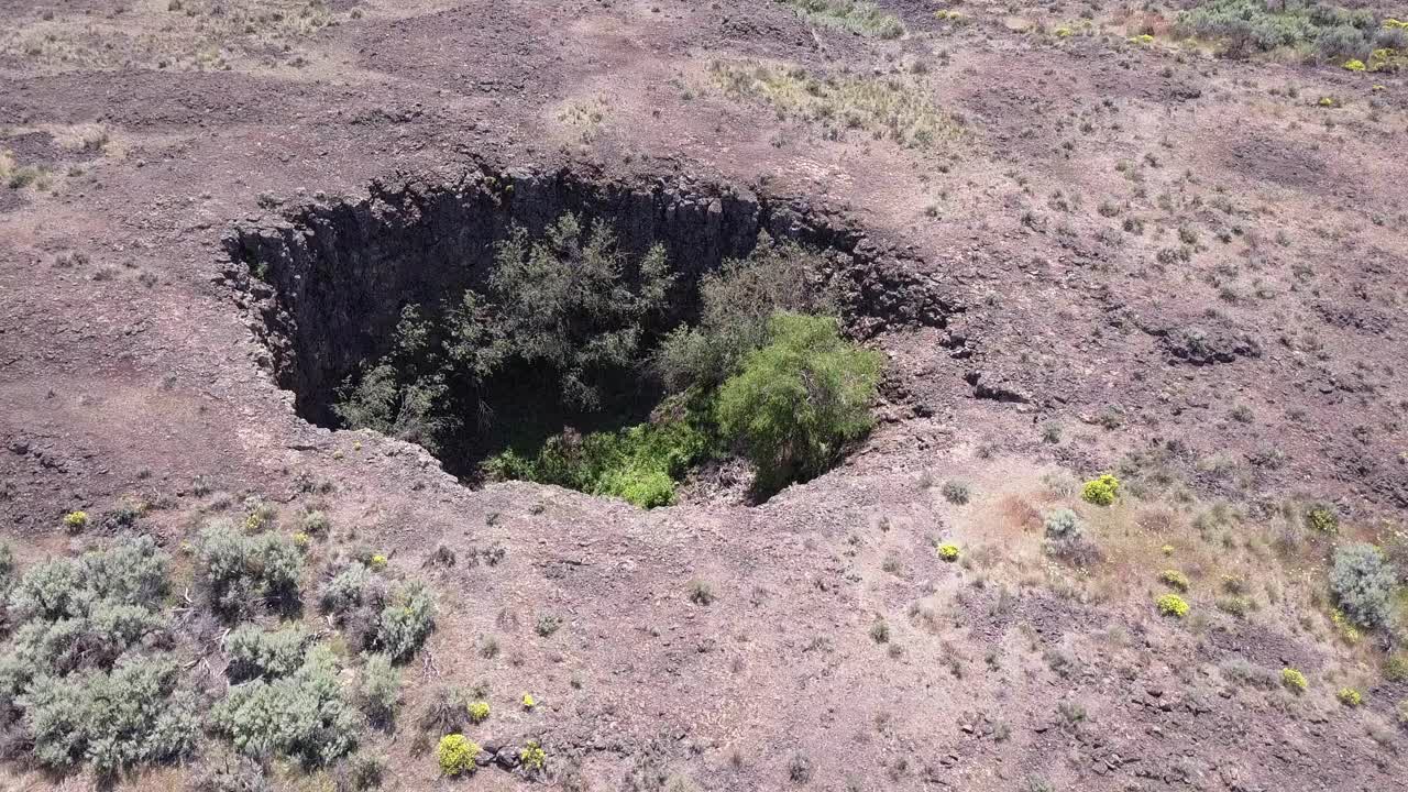 enormes pozos redondos formados por inundaciones de gran volumen de la era glacial, estado wa