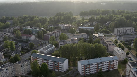 Vista-Deslizante-Del-Centro-De-La-Ciudad-De-Letonia---Sigulda