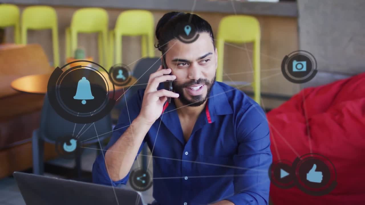 Animación de red de conexiones con iconos sobre hombre birracial usando tecnología