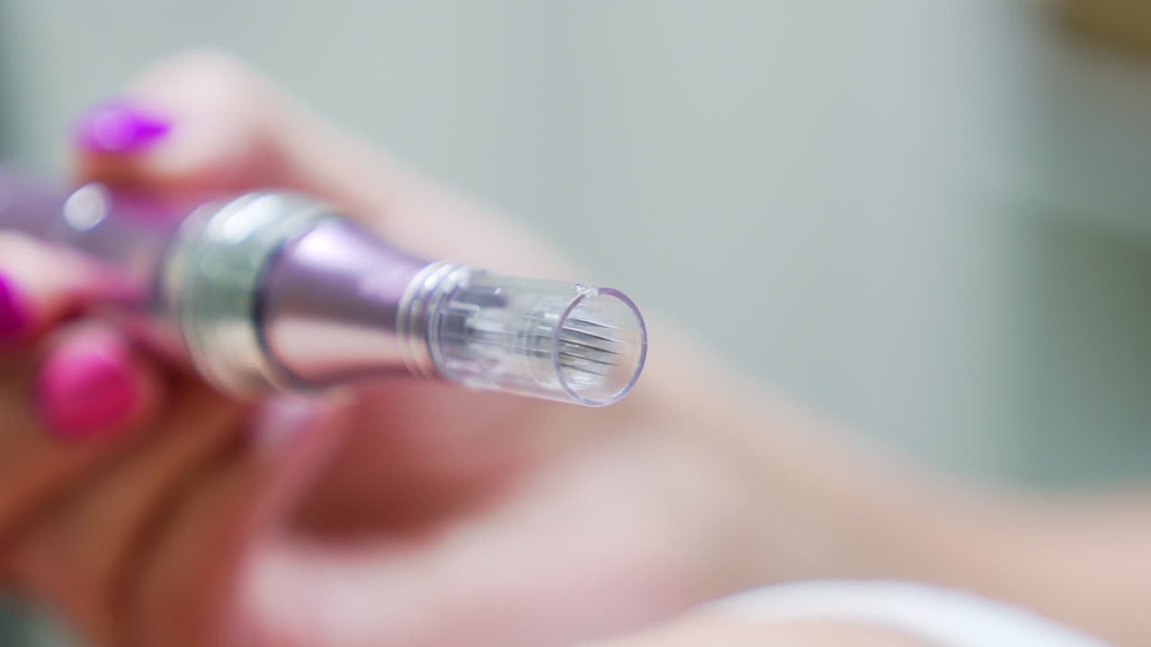 dermapen con microagujas utilizadas para tratamientos faciales