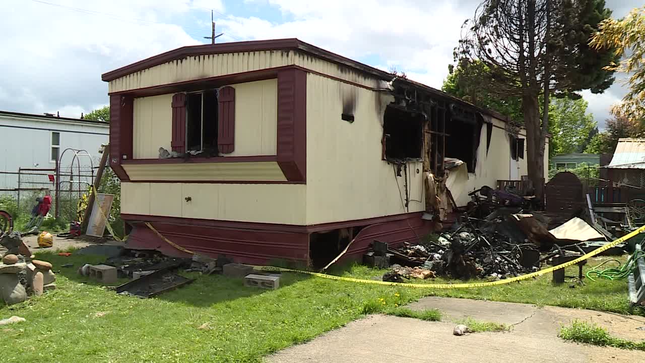 화재 후 타는 모터 홈