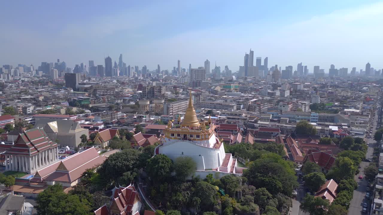 hermosa vista aérea vuelo bangkok tempel tailandia wat saket golden mount, día soleado 2022