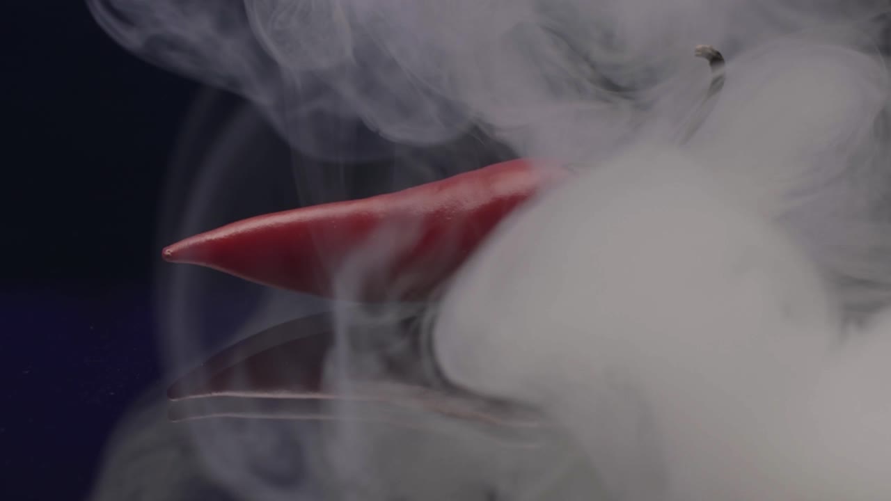 pimienta roja en el humo