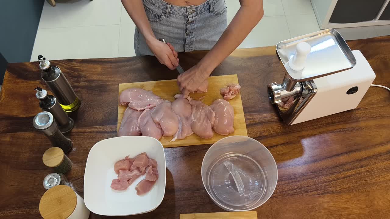 preparación de pollo para cocinar