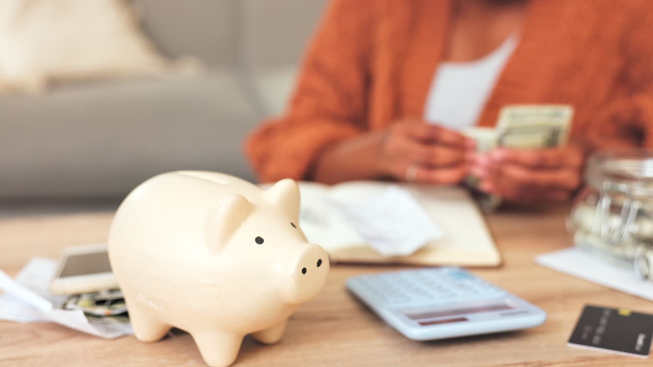 finanzas, ahorros e inversiones de una mujer