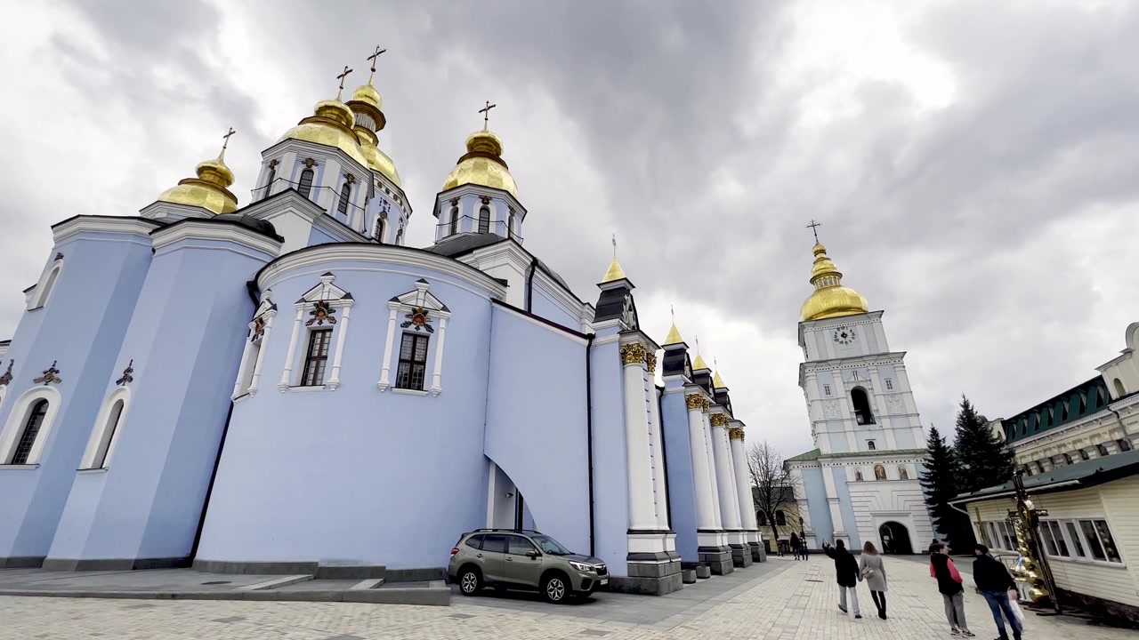 Panorâmica de uma igreja em Kiev, Ucrânia