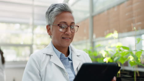 científico, tableta y investigación de la mujer