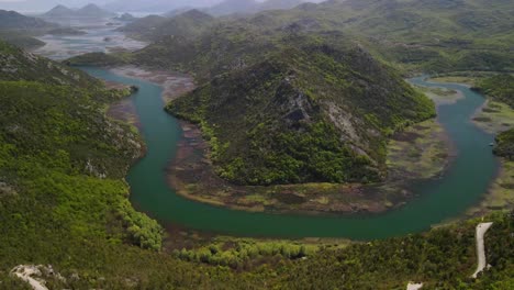 mirador pavlova strana. río doblado y montañas, montenegro