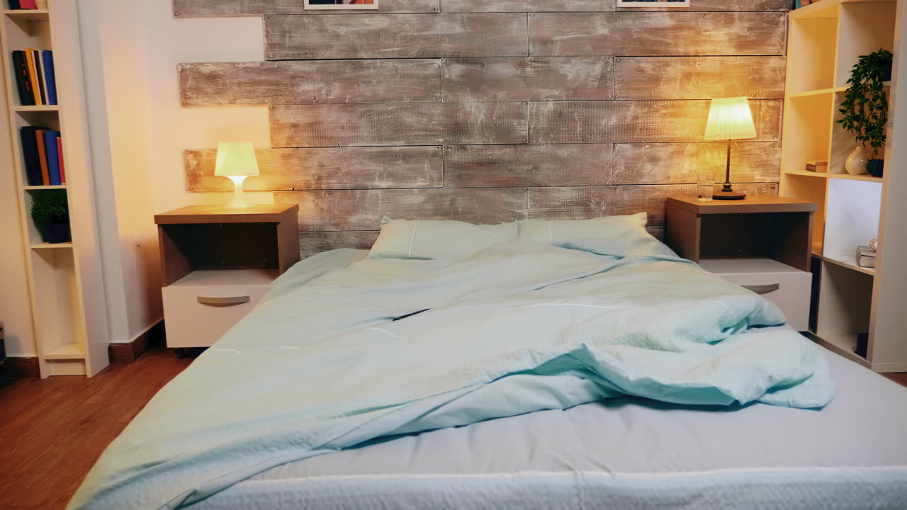 zoom en la toma de la habitación vacía en la noche